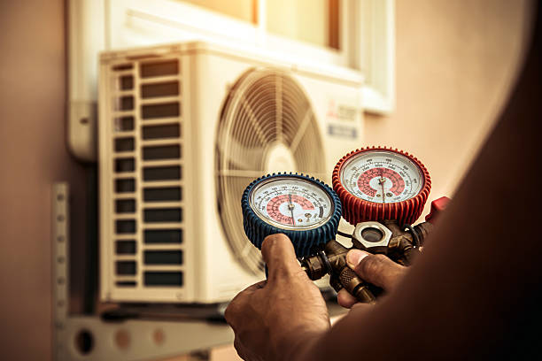 Professional Heat Pump Repair technician working in Shorewood, IL